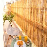 Spacious 2br With Balcony アパート