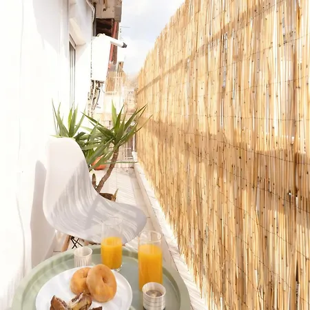 Spacious 2br With Balcony Appartamento Salonicco