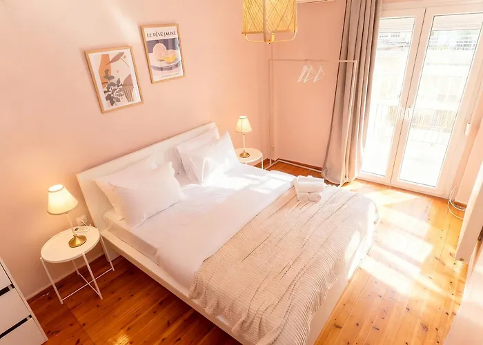 Spacious 2br With Balcony Appartamento