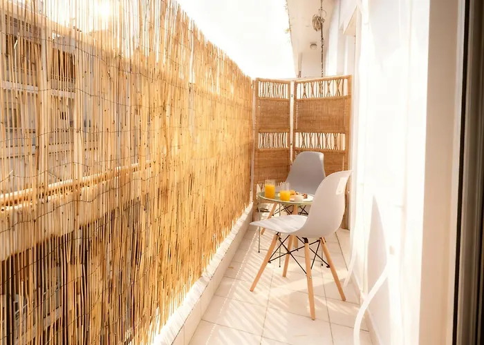 Spacious 2br With Balcony Appartamento Salonicco