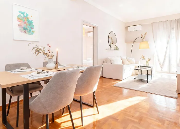 Spacious 2br With Balcony 아파트