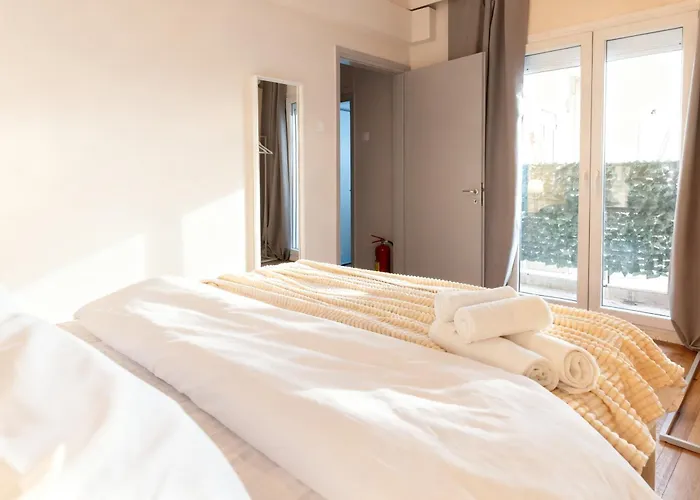 Spacious 2br With Balcony 아파트 테살로니키