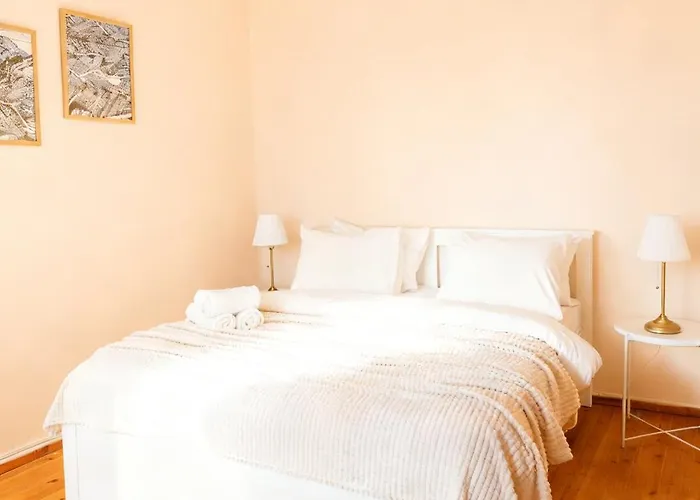 Spacious 2br With Balcony 아파트 *